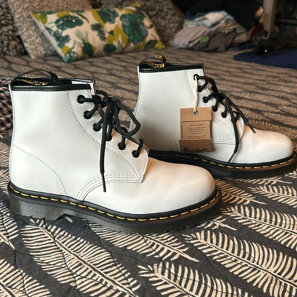 NWT Doc Martens 101 Yellow Stitch Smooth Leather White Ankle Boots - Picture 6 of 11